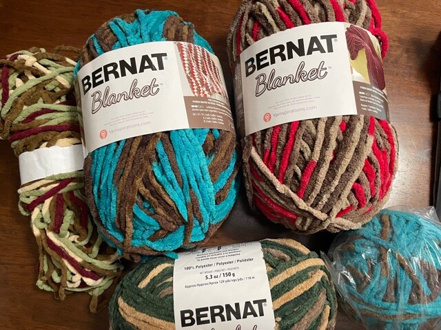 Bernat Blanket Yarn - Super Bulky Polyester Yarn for Knitting and Crocheting